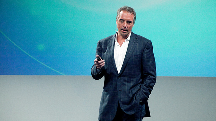 Dan Buettner speaking on stage.