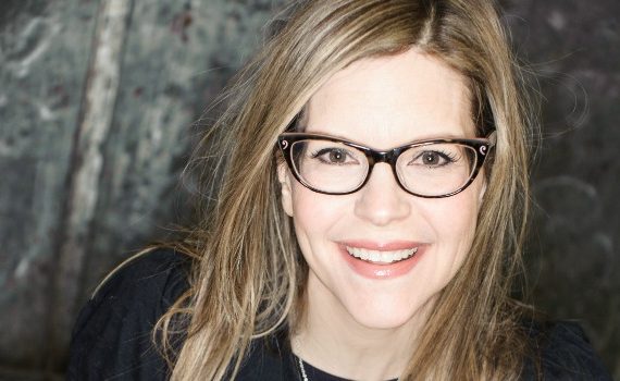 Singer Lisa Loeb