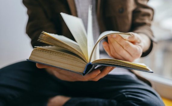 Does reading make us nicer?