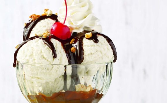 Hot fudge sundae