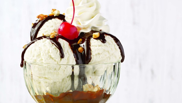 Hot fudge sundae