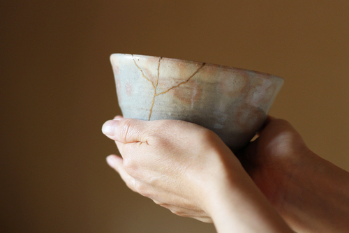 Wabi-sabi, hands holding a cracked piece of pottery